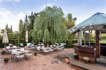 Ramada Plaza By Wyndham Bucharest Convention Center