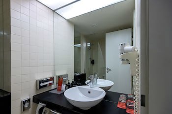 Ramada Plaza By Wyndham Bucharest Convention Center