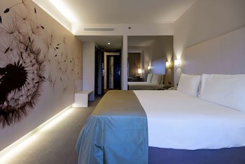 Ramada Plaza By Wyndham Bucharest Convention Center