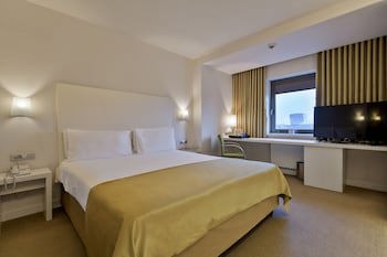 Ramada Plaza By Wyndham Bucharest Convention Center