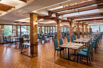 Ramada Plaza By Wyndham Bucharest Convention Center
