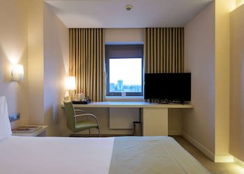 Ramada Plaza By Wyndham Bucharest Convention Center