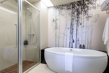 Ramada Plaza By Wyndham Bucharest Convention Center