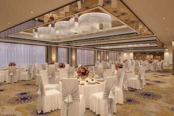 Vivanta Vijayawada, Mg Road