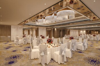 Vivanta Vijayawada, Mg Road