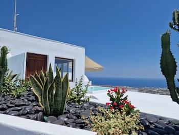 Amerisa Suites & Villa