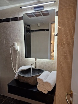 Amerisa Suites & Villa