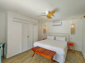 Tortuga Lodge