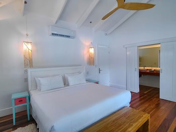 Tortuga Lodge