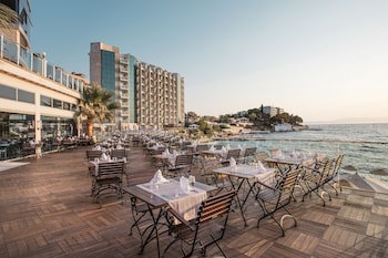 Charisma De Luxe Hotel