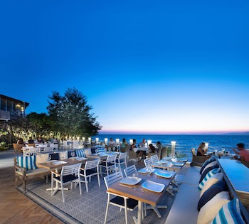 Charisma De Luxe Hotel
