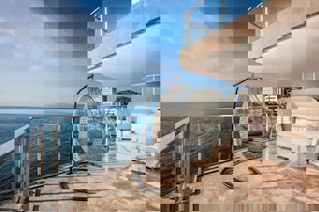 Charisma De Luxe Hotel