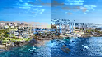 Charisma De Luxe Hotel