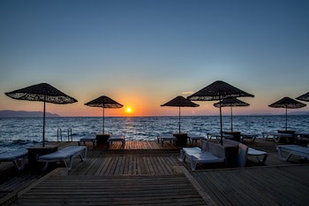 Charisma De Luxe Hotel