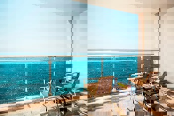 Charisma De Luxe Hotel