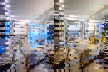 Charisma De Luxe Hotel