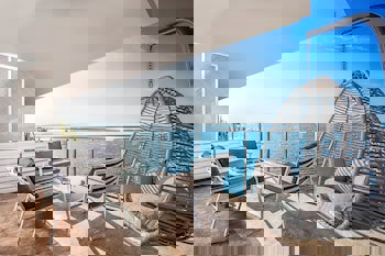 Charisma De Luxe Hotel