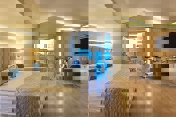 Charisma De Luxe Hotel