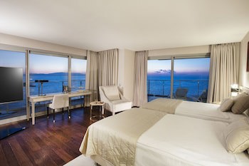 Charisma De Luxe Hotel