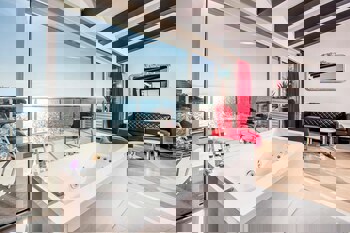 Charisma De Luxe Hotel