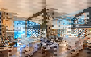 Charisma De Luxe Hotel