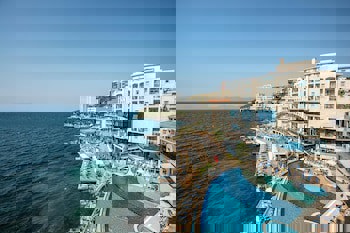 Charisma De Luxe Hotel