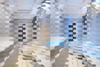 Charisma De Luxe Hotel