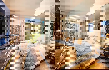 Charisma De Luxe Hotel