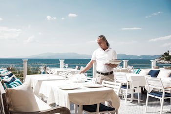 Charisma De Luxe Hotel