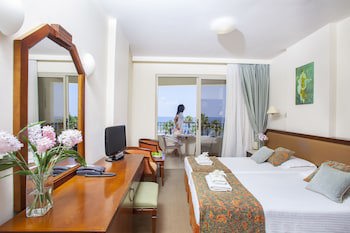 Aquamare Beach Hotel & Spa fotoğrafı