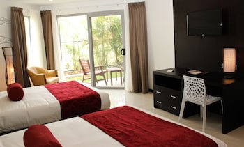 Tanoa Waterfront Hotel