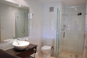 Tanoa Waterfront Hotel