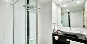 Tanoa Waterfront Hotel