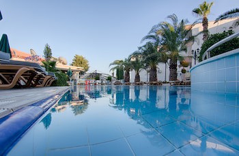 Romance Beach Hotel fotoğrafı