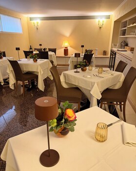 Ambassador Palace Hotel galeri fotoğrafı
