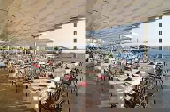 Korumar Deluxe Hotel