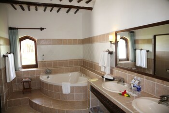 Bluebay Beach Resort And Spa