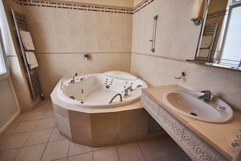 Exis Boutique Hotel