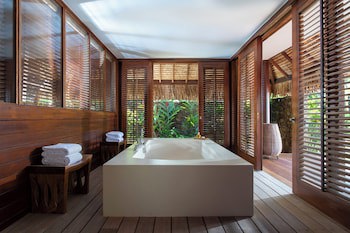 Four Seasons Resort Bora Bora