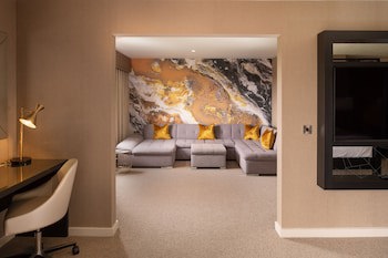 Radstone Hotel