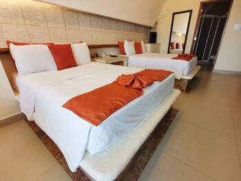 Artisan Family Hotels And Resorts Playa Esmeralda