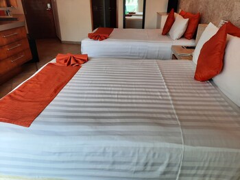 Artisan Family Hotels And Resorts Playa Esmeralda