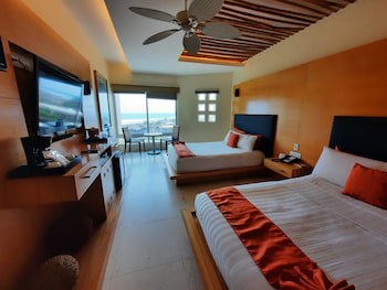 Artisan Family Hotels And Resorts Playa Esmeralda