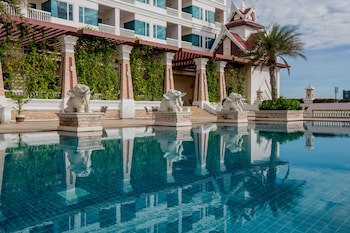 Grand Pacific Sovereign Resort & Spa