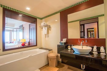 Grand Pacific Sovereign Resort & Spa