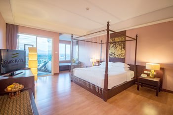 Grand Pacific Sovereign Resort & Spa