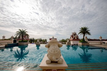 Grand Pacific Sovereign Resort & Spa