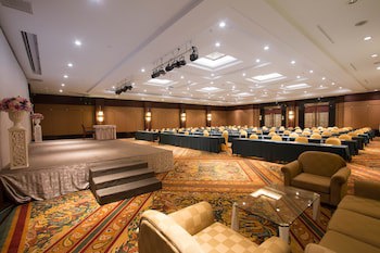 Grand Pacific Sovereign Resort & Spa