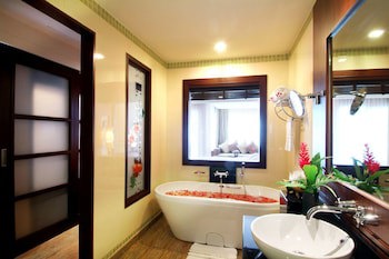 Grand Pacific Sovereign Resort & Spa