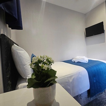 George Hotel